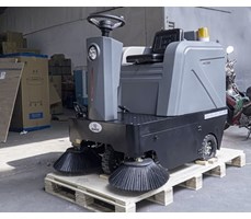 Xe quét rác nhà xưởng ngồi lái Kumisai KMS-1250E