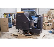 Máy chà sàn ngồi lái Kumisai KMS K80