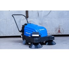 Máy quét rác đẩy tay chạy ắc quy Kumisai KMS 690