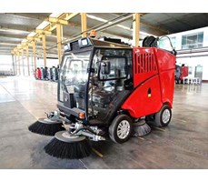 Xe quét rác hút bụi đường động cơ dầu Kubota SW-III