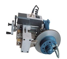 Máy tiện láng đĩa phanh trên xe dùng cho xe du lịch TD302