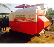 Máy gặt đập liên hợp Kubota DC70 