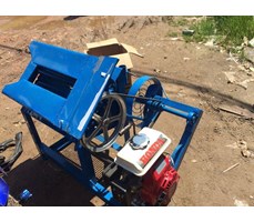 Máy tuốt lạc, tuốt đậu phộng chạy xăng