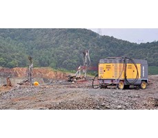 Máy nén khí trục vít di động Atlas Copco XRHS1096