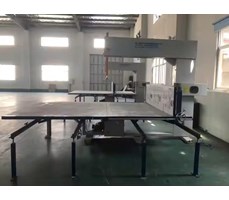 Máy cắt xốp đứng 