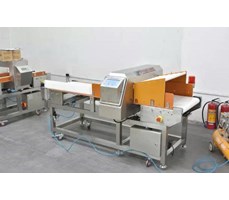 Máy dò kim loại với phần đầu nhô ra 