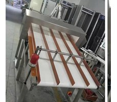 Máy dò kim loại thực phẩm có thể điều chỉnh độ chính xác cao dành cho phô mai 