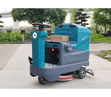 Máy chà sàn ngồi lái Kumisai KMS D7