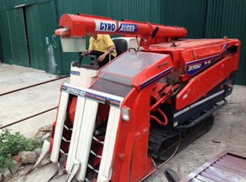 Máy gặt đập liên hợp Kubota R1-40