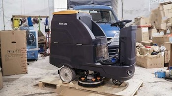 Máy chà sàn ngồi lái Kumisai KMS K80