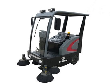 Xe quét rác công nghiệp ngồi lái Kumisai KMS-1800E