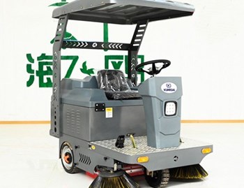 Xe quét rác ngồi lái Kumisai KMS 160E
