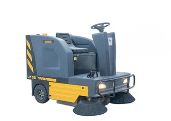 Xe quét hút bụi ngồi lái Chancee U135