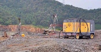 Máy nén khí trục vít di động Atlas Copco XRHS1096