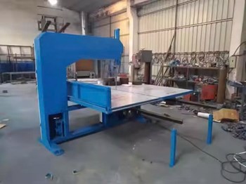 Máy cắt mút xốp CNC 