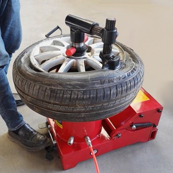 Máy ra vào lốp xe con, xe tải nhẹ K1324 