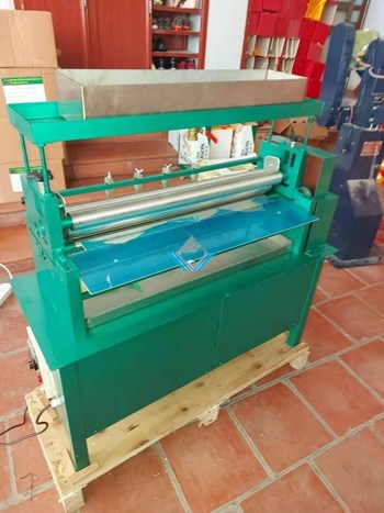 Máy bôi keo mặt trên KN-720