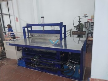  Máy gấp ép vuông gáy vở học sinh GKV-560A