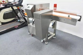 Máy dò kim loại có nắp che bụi được lắp đặt trong phần mở rộng kênh 