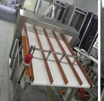 Máy dò kim loại thực phẩm có thể điều chỉnh độ chính xác cao dành cho phô mai 