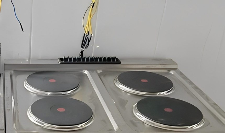 bep au 4 hong co lo nuong dung dien ozti osoef 8070            hinh 1