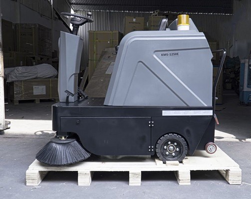 xe quet rac nha xuong ngoi lai kumisai kms-1250e hinh 0
