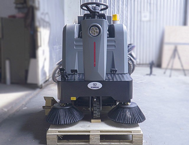 xe quet rac nha xuong ngoi lai kumisai kms-1250e hinh 1