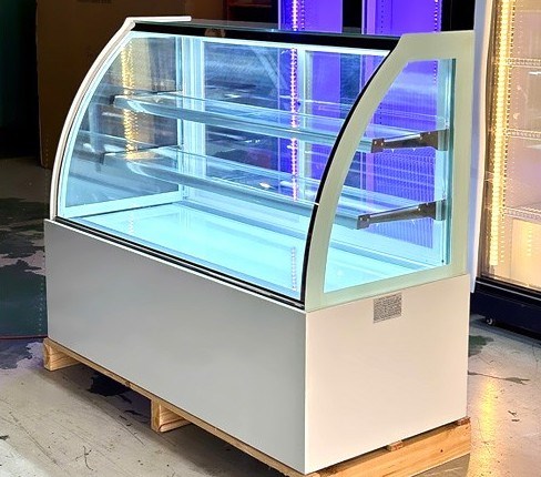 tủ bánh kem 3 tầng kính cong lightcool dg-1500z 1m5 kc-dg-1500z hình 1 tu banh kem 3 tang kinh cong lightcool dg-1500z 1m5 kc-dg-1500z hinh 1