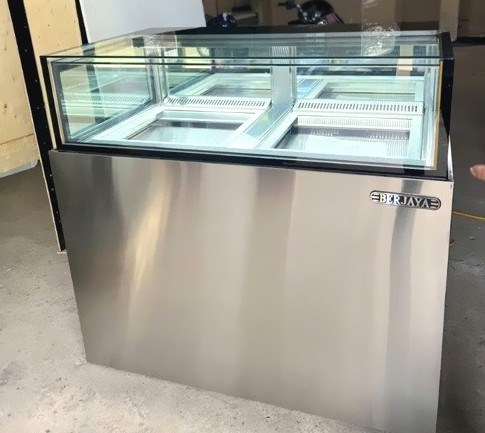 tủ bánh kem kính vuông 1 tầng berjaya rds-m-15 1m5 hình 0 tu banh kem kinh vuong 1 tang berjaya rds-m-15 1m5 hinh 0