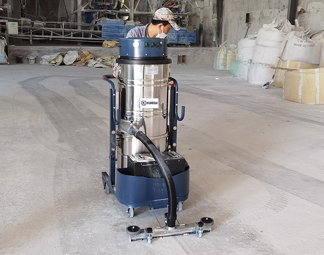 may hut bui cong nghiep chay acquy kumisai kms67 hinh 1