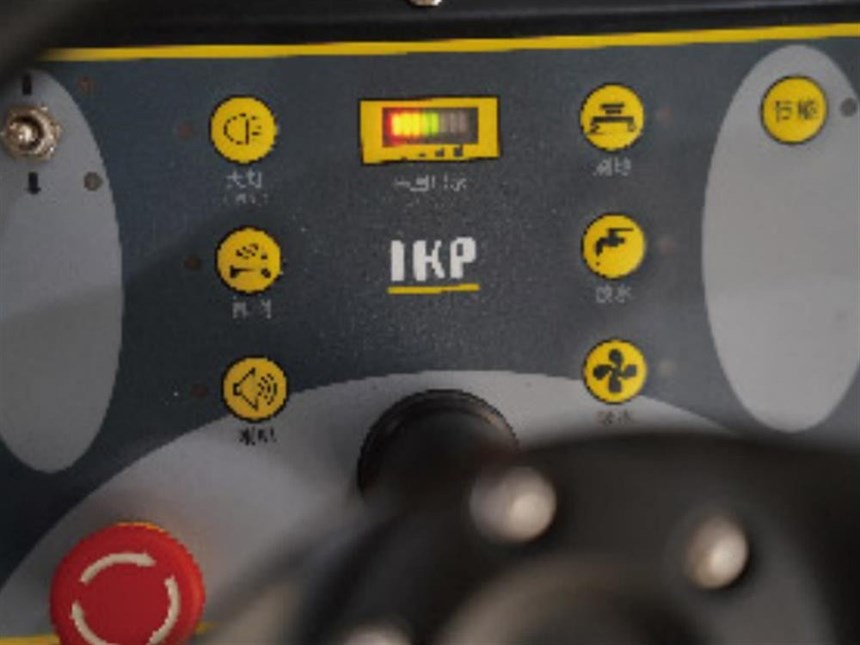 xe điện chà sàn ngồi lái v6 - ev-v6 hình 1 xe dien cha san ngoi lai v6 - ev-v6 hinh 1