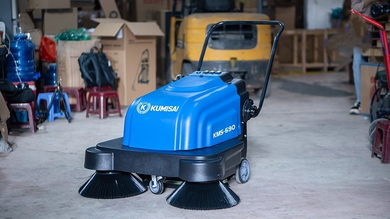 may quet rac day tay chay ac quy kumisai kms 690 hinh 0