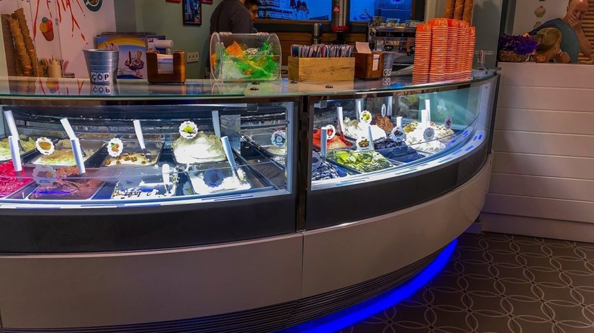 tu trung bay kem symrna s45 hinh 2