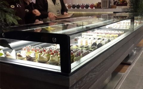 tu trung  bay banh teos kinh phang hinh 1