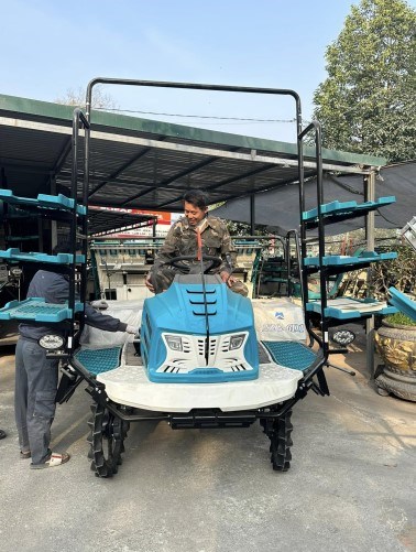 máy cấy lúa ngồi lái 6 hàng chạy dầu hk- 6d1 hình 0 may cay lua ngoi lai 6 hang chay dau hk- 6d1 hinh 0