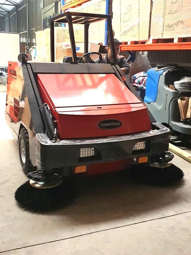 xe quet rac cong nghiep chay dau powerboss armadillo 9x  hinh 0