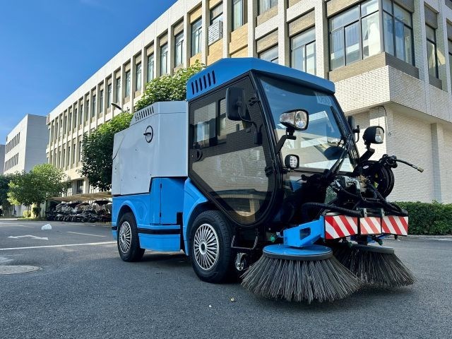 xe quet duong 1.5 m3 chay dau rg-8240 hinh 0