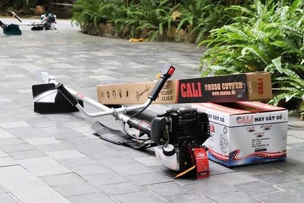 máy cắt cỏ 1000w đen 4 thì cali cl35-d hình 0 may cat co 1000w den 4 thi cali cl35-d hinh 0