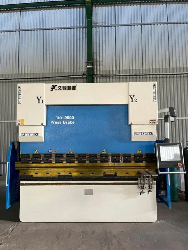 may chan cnc dien thuy luc 110t2500 hinh 0
