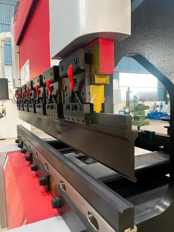 may chan cnc truc duoi len 50t1600 hinh 1