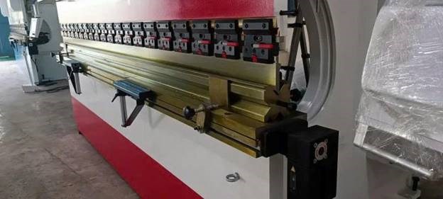 may chan cnc dien thuy luc 300t4000 hinh 2