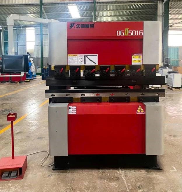 may chan cnc truc duoi len 50t1600 hinh 0