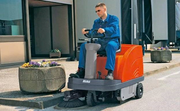 xe quet rac ngoi lai sweepmaster 900 r hinh 1