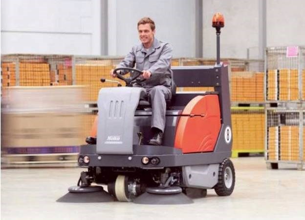 xe quet rac ngoi lai sweepmaster 1200 rh hinh 1